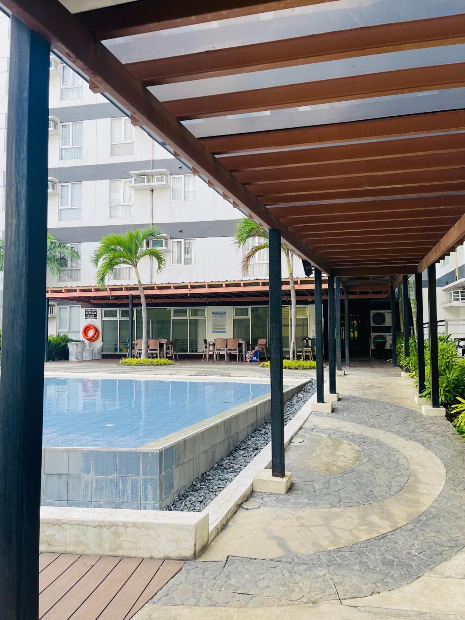 2-Bedroom Condo Unit With Balcony At Centrio Tower Beside Ayala Centrio Mall Downtown Cdo คากายันเดโอโร ภายนอก รูปภาพ