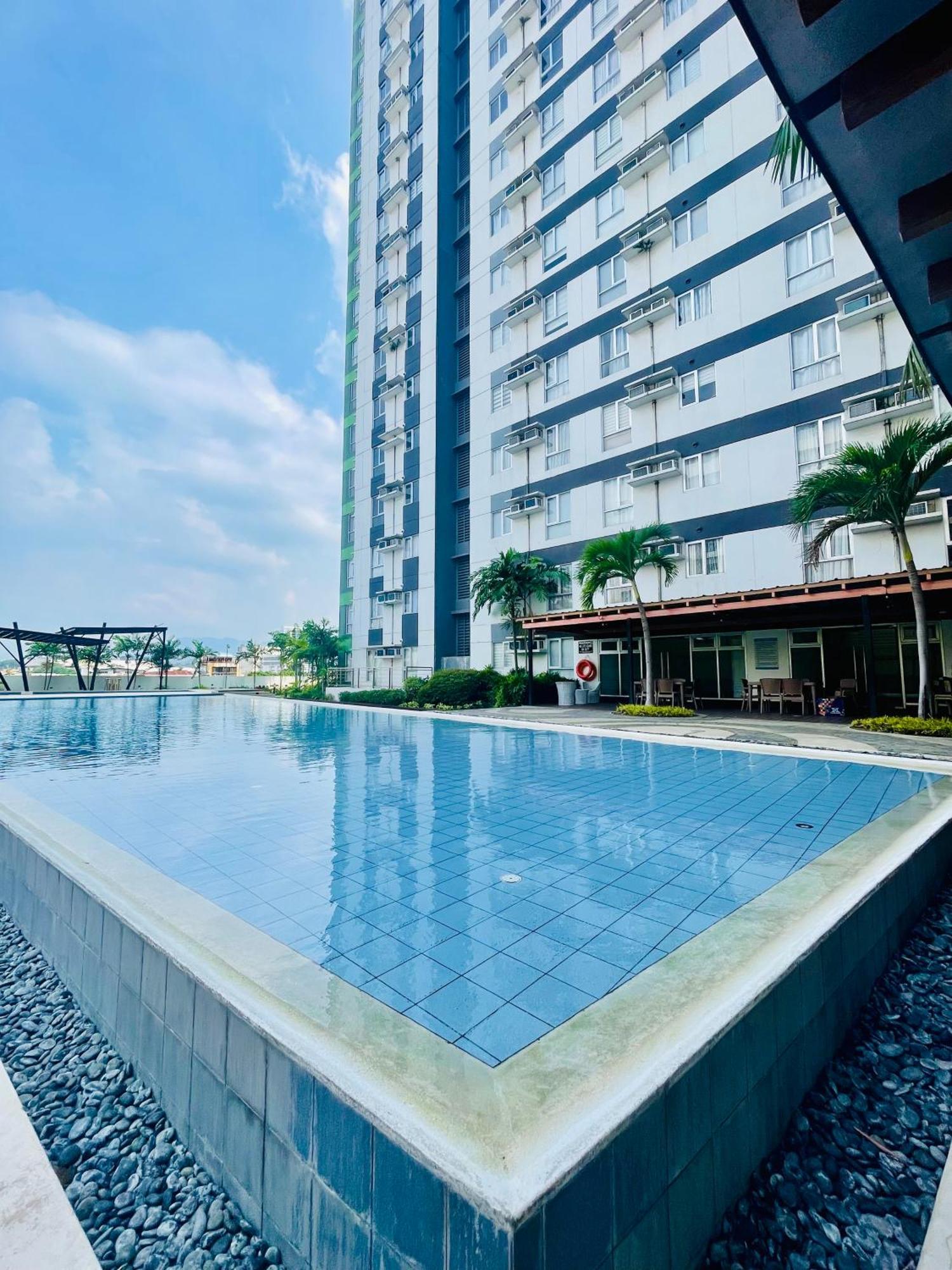 2-Bedroom Condo Unit With Balcony At Centrio Tower Beside Ayala Centrio Mall Downtown Cdo คากายันเดโอโร ภายนอก รูปภาพ