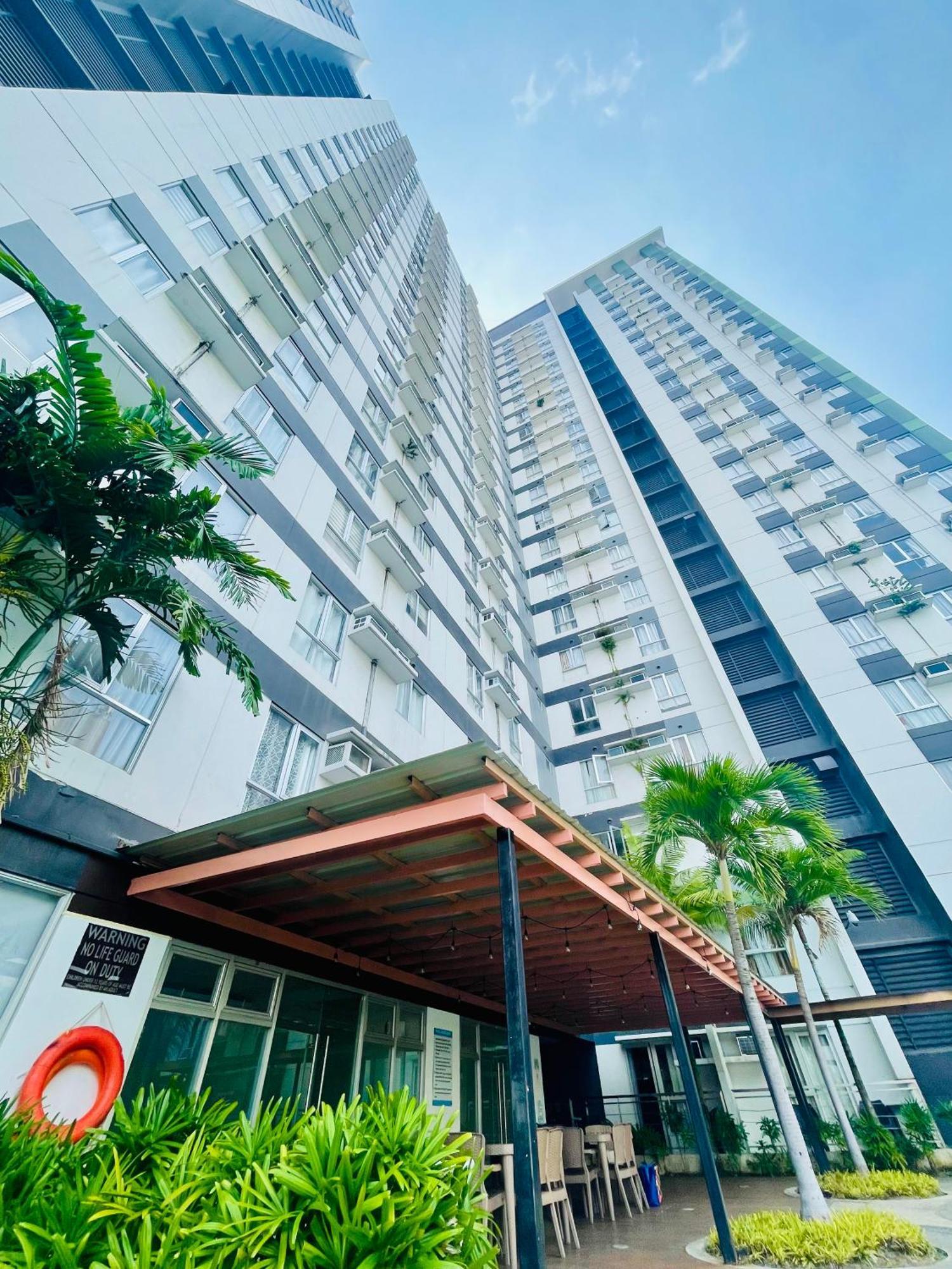2-Bedroom Condo Unit With Balcony At Centrio Tower Beside Ayala Centrio Mall Downtown Cdo คากายันเดโอโร ภายนอก รูปภาพ