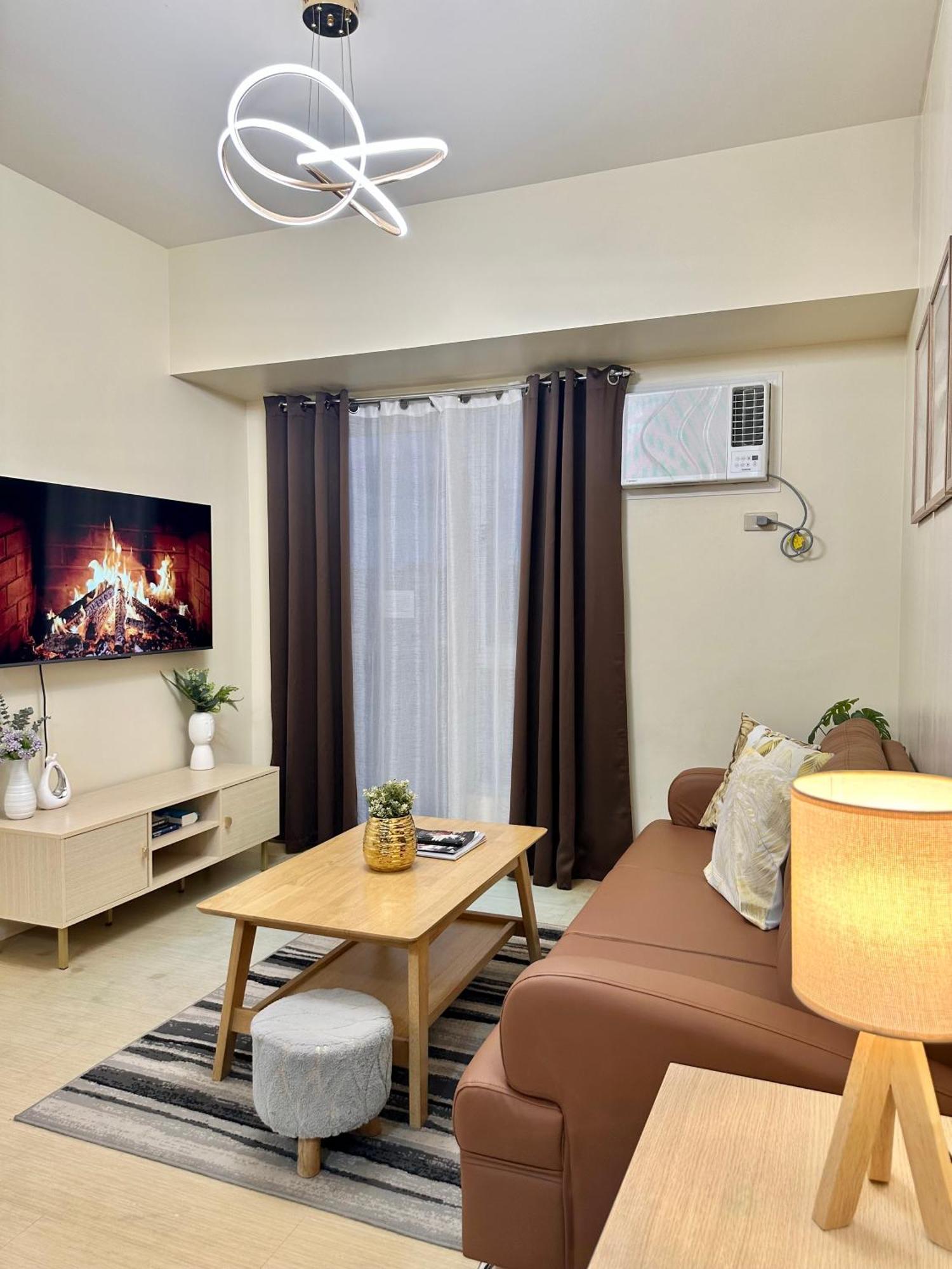 2-Bedroom Condo Unit With Balcony At Centrio Tower Beside Ayala Centrio Mall Downtown Cdo คากายันเดโอโร ภายนอก รูปภาพ