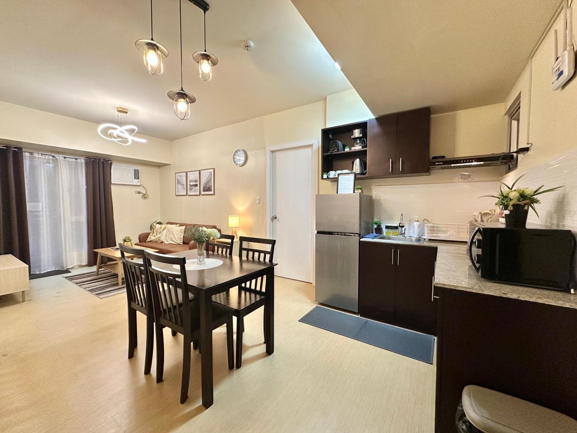 2-Bedroom Condo Unit With Balcony At Centrio Tower Beside Ayala Centrio Mall Downtown Cdo คากายันเดโอโร ภายนอก รูปภาพ