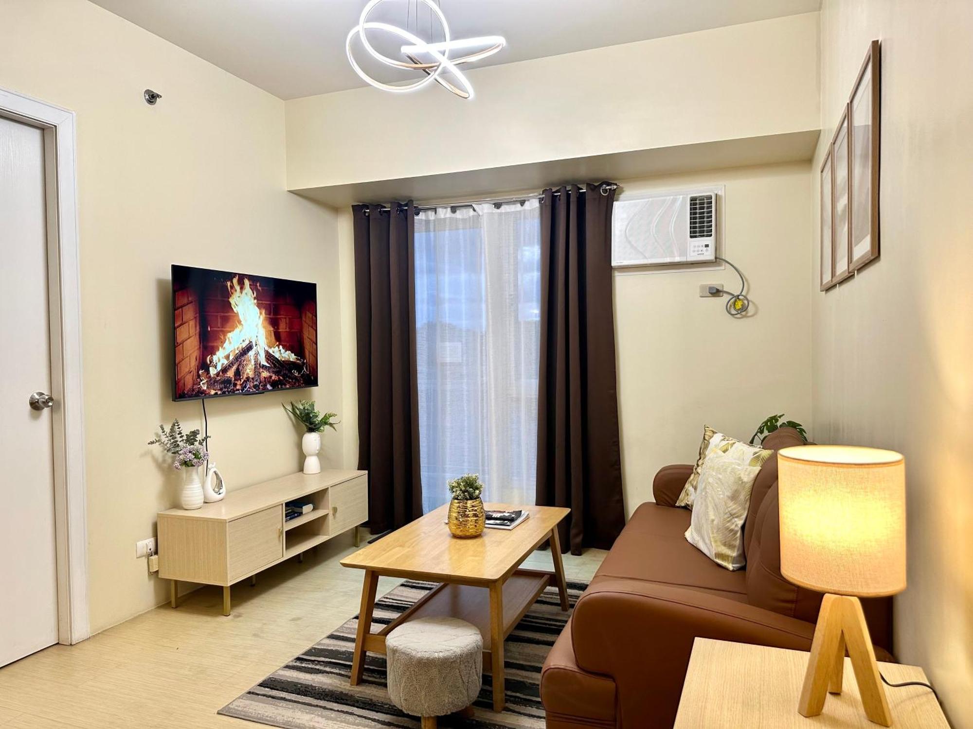 2-Bedroom Condo Unit With Balcony At Centrio Tower Beside Ayala Centrio Mall Downtown Cdo คากายันเดโอโร ภายนอก รูปภาพ