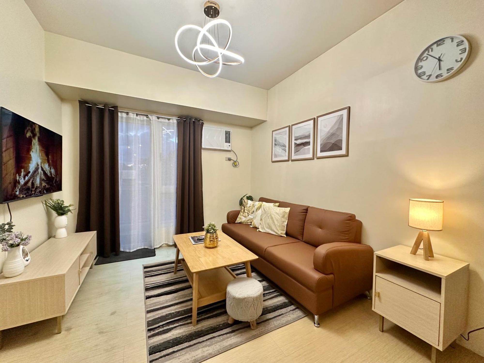 2-Bedroom Condo Unit With Balcony At Centrio Tower Beside Ayala Centrio Mall Downtown Cdo คากายันเดโอโร ภายนอก รูปภาพ