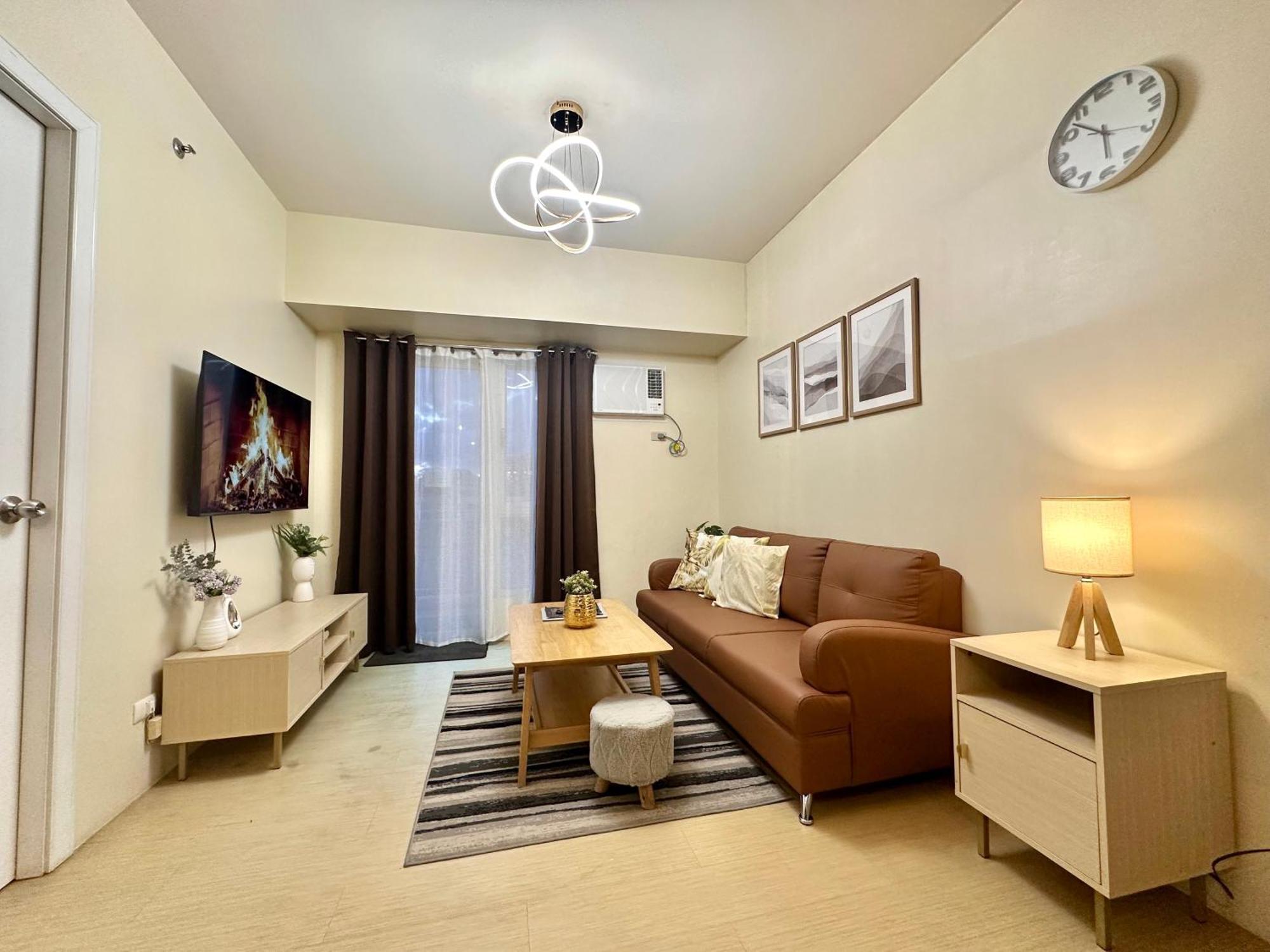 2-Bedroom Condo Unit With Balcony At Centrio Tower Beside Ayala Centrio Mall Downtown Cdo คากายันเดโอโร ภายนอก รูปภาพ