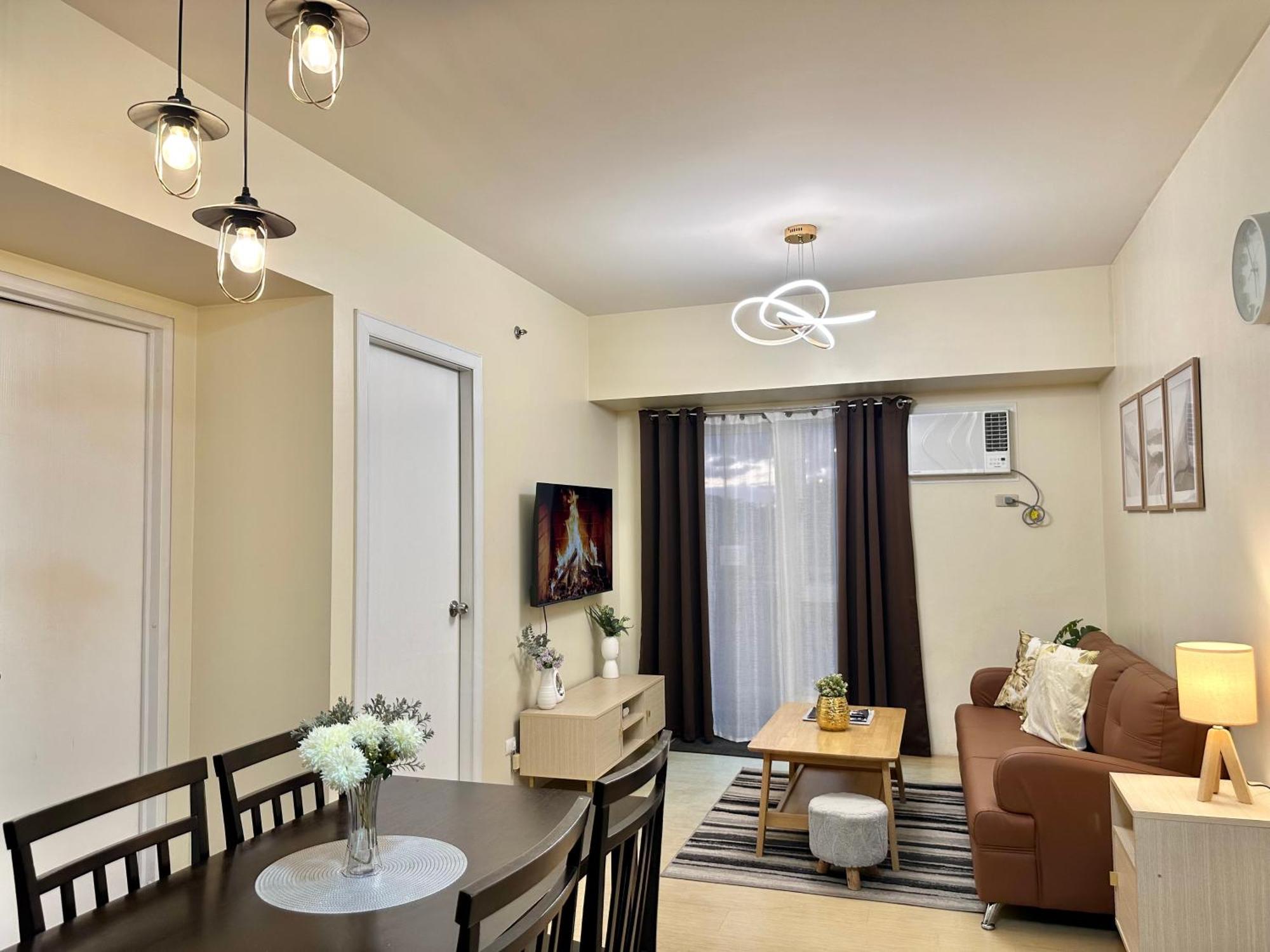 2-Bedroom Condo Unit With Balcony At Centrio Tower Beside Ayala Centrio Mall Downtown Cdo คากายันเดโอโร ภายนอก รูปภาพ