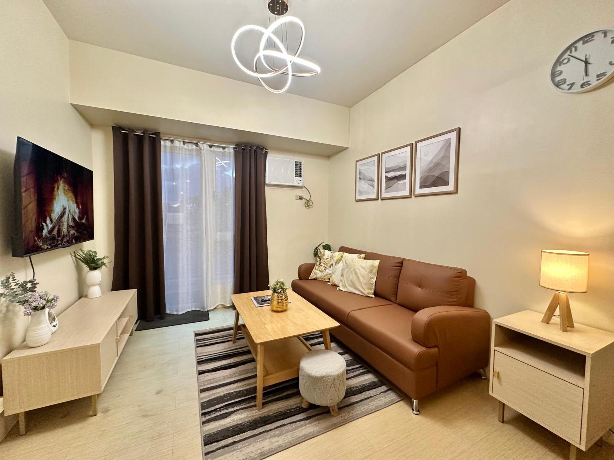 2-Bedroom Condo Unit With Balcony At Centrio Tower Beside Ayala Centrio Mall Downtown Cdo คากายันเดโอโร ภายนอก รูปภาพ