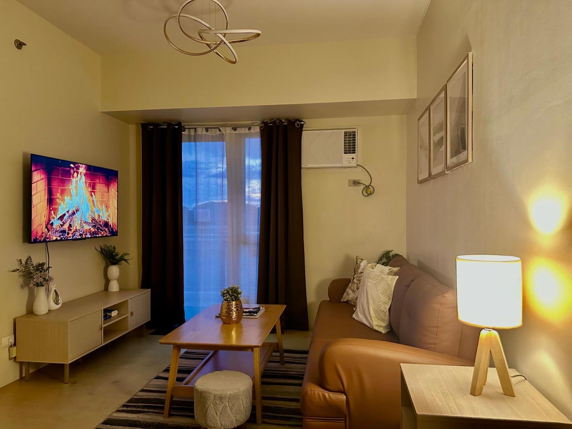 2-Bedroom Condo Unit With Balcony At Centrio Tower Beside Ayala Centrio Mall Downtown Cdo คากายันเดโอโร ภายนอก รูปภาพ