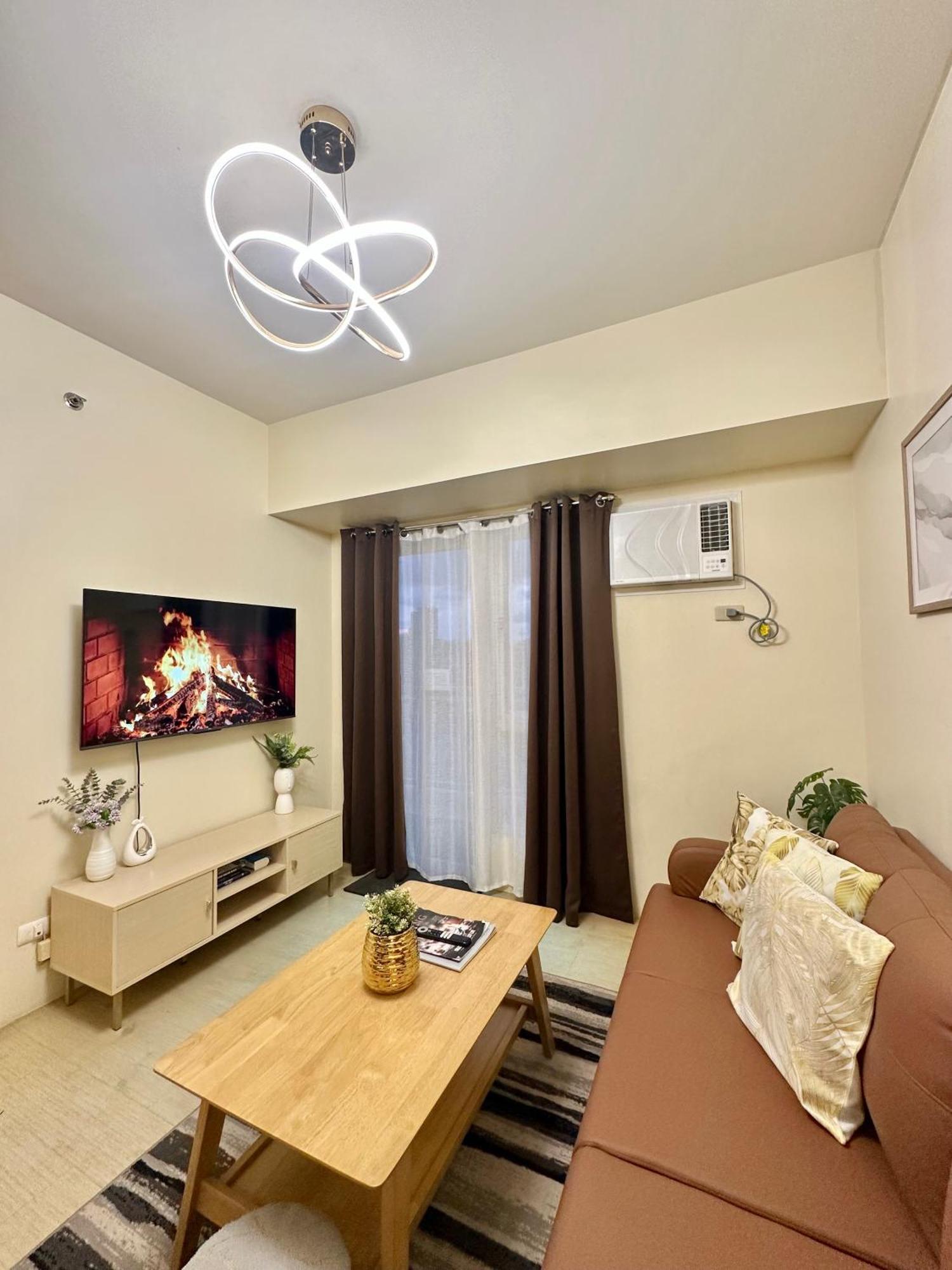 2-Bedroom Condo Unit With Balcony At Centrio Tower Beside Ayala Centrio Mall Downtown Cdo คากายันเดโอโร ภายนอก รูปภาพ