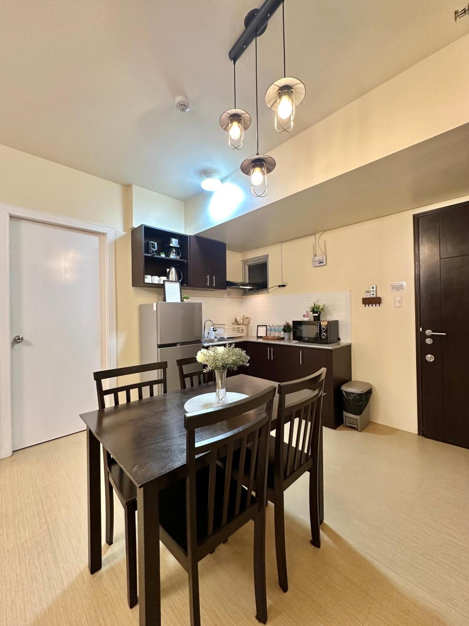 2-Bedroom Condo Unit With Balcony At Centrio Tower Beside Ayala Centrio Mall Downtown Cdo คากายันเดโอโร ภายนอก รูปภาพ